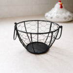 Canasta Para Huevos En Forma De Gallina Blanca De Ceramica Y Metal 16X19 Cm - Imagen 5