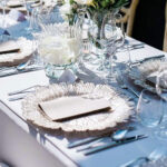 Plato Base Redondo De Plastico Plateado Ondulado 33X33 Cm - Imagen 3