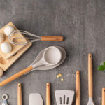 Juego De 12 Accesorios De Cocina Gris Claro De Madera Con Silicon - Imagen 6